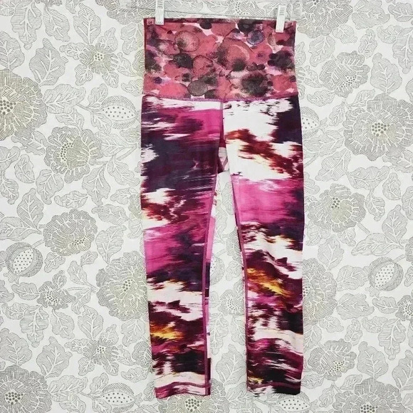 Women's Lululemon Legging Size 4 Pink Camo Cropped - Picture 1 of 6
